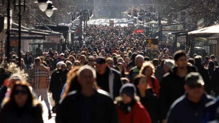 Близо 205 000 българи празнуват имен ден днес