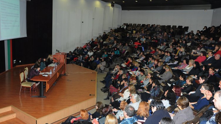 Родители, експерти и педагози ще атестират директори