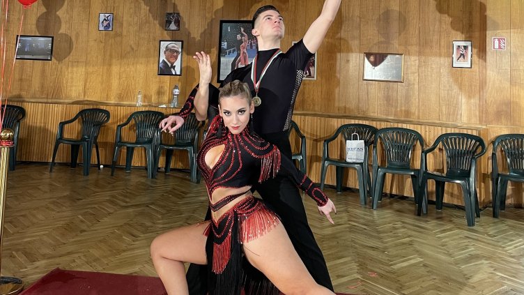 Градски турнир "Танцът е любов, любовта е танц" се проведе във Варна (ГАЛЕРИЯ)