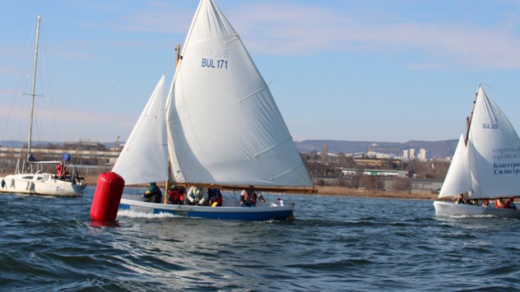 Михаил Копанов обърна класирането в регата 3 март след гонките във втория ден