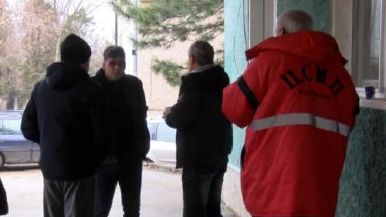 Оставките на медици продължават