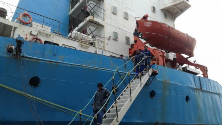 Арестуван кораб горя в Пристанище Бургас