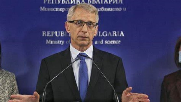 Първи на дистанционно обучение ще преминат 11 и 12 клас