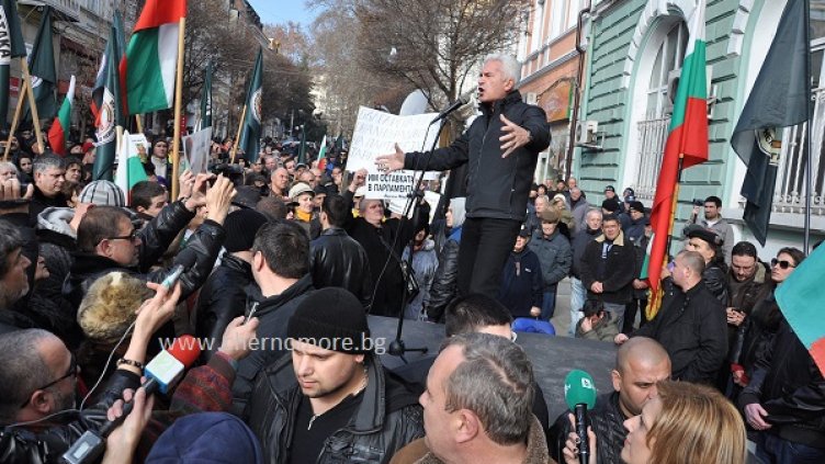 Областният организирал скандала в самолета, твърди Сидеров