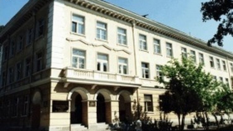 Закриват Автото. Учениците влизат в електротехникума