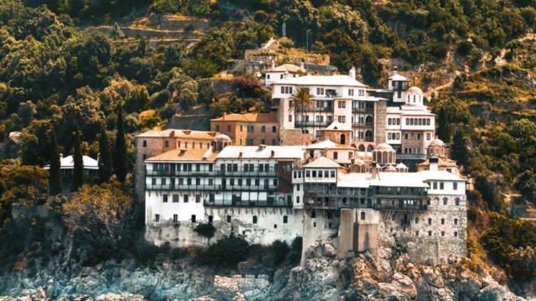 Защо не се допускат жени на Атон