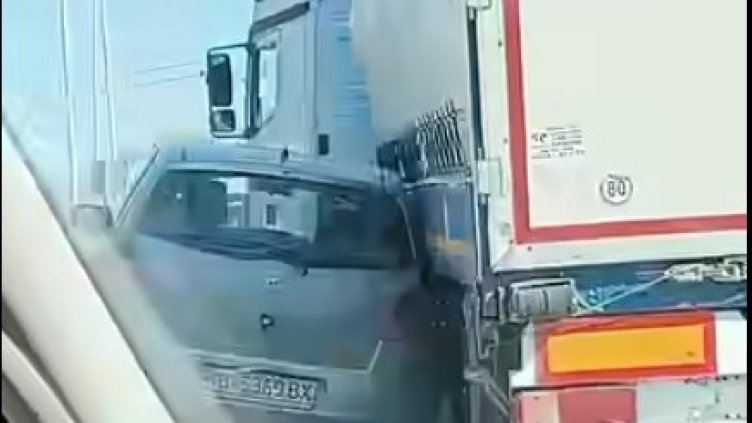 Катастрофа между кола и тир във Варна