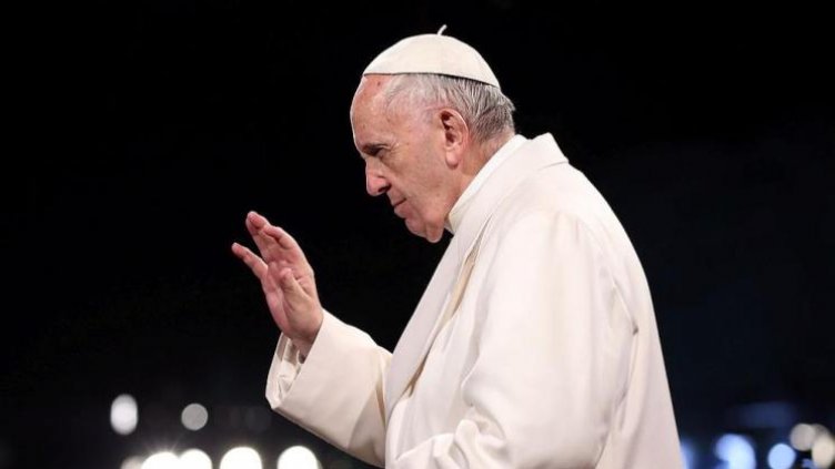 Папа Франциск влезе в болница