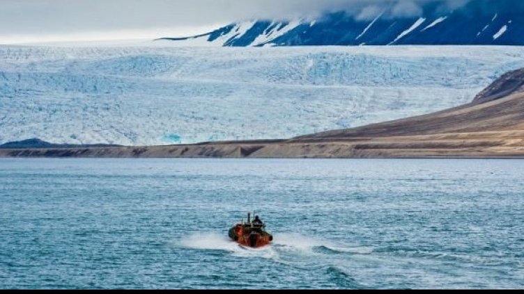 Кораб потъна в Баренцово море, загинаха 17 моряци