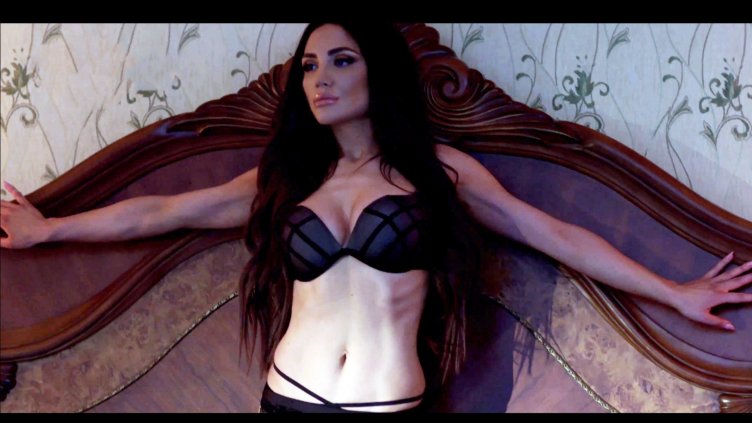 Втрещени родители искат спиране на попфолк клип