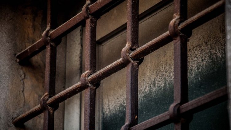 Млад мъж се обеси с чаршаф в Бургаския затвор