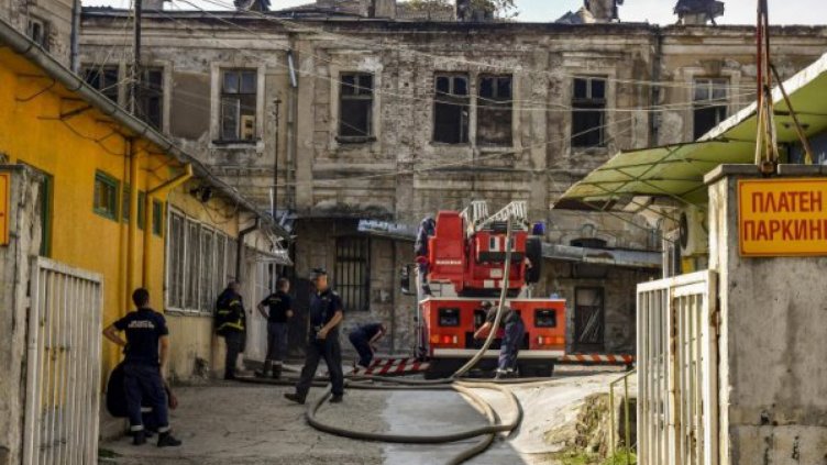 Какво точно погълна огънят в "Царските конюшни"?