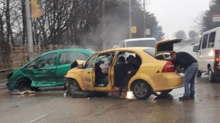 Верижна катастрофа на пътя Силистра - Добрич, има пострадали