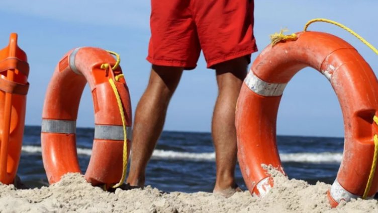 Спипаха спасител с дрога на плажа