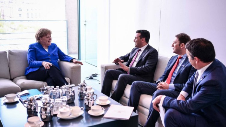 Снимка: Фейсбук; Зоран Заев