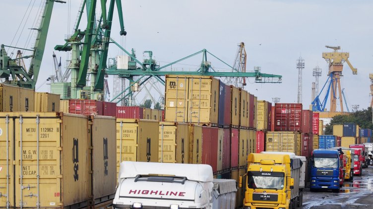 НОВИЯТ МАСТЪР ПЛАН ЩЕ ОЧЕРТАЕ РАЗВИТИЕТО ЗА 30 ГОДИНИ НАПРЕД на пристанище Варна, което отдавна се нуждае от техническо и технологично обновление Снимка ПЛАМЕН ГУТИНОВ