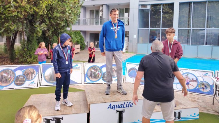 Плувците на Астери с 10 медала в Кранево