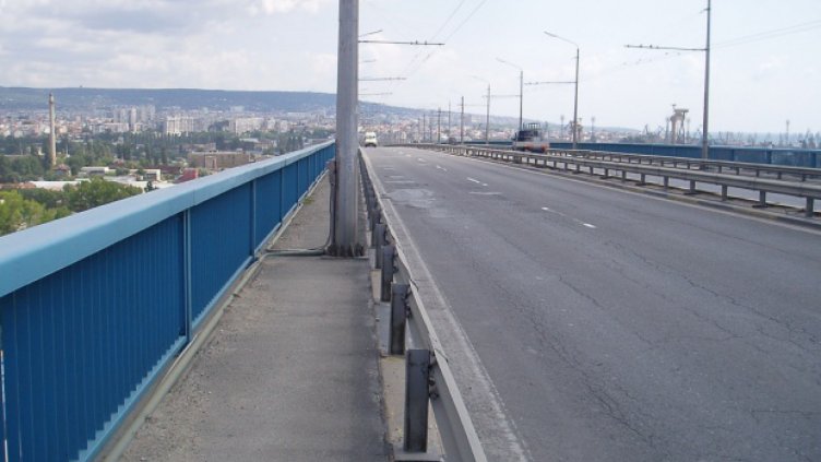 Аспарухов мост е заледен