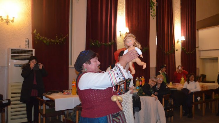 Бабинден – един от най-колоритните празници в Девня (СНИМКИ)