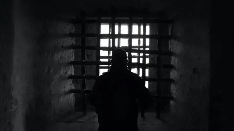 Арестуваха 19-годишен за кражбата на две коли, по време на „домашен арест“