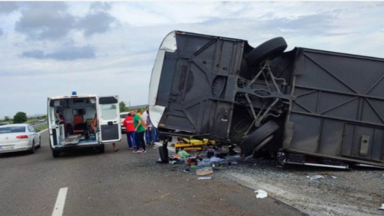 Заспиване на шофьора е причинило преобръщането на автобуса на АМ "Тракия"