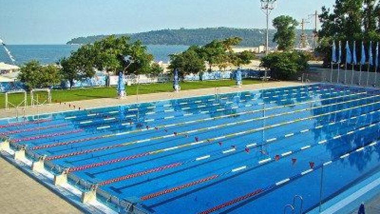 Затварят единия от басейните в Морската за уикенда