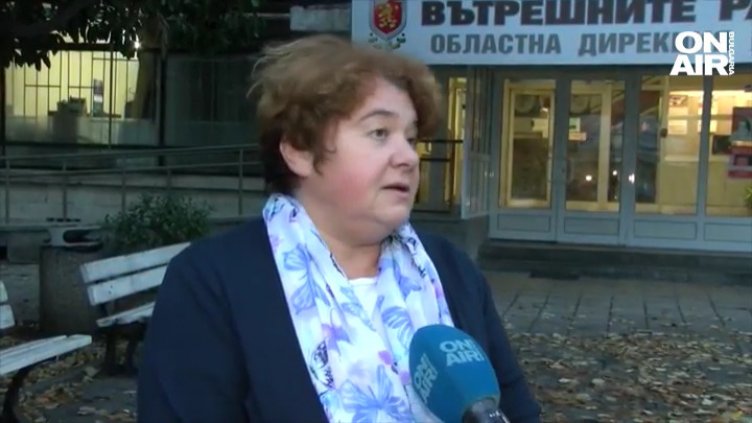 Дрогиран дрифтира в автокъща, полицаите като каубои, спипаха го! ВИДЕО