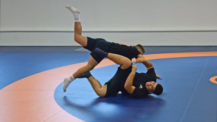 Откриха обновена зала по борба във Варна (СНИМКИ)