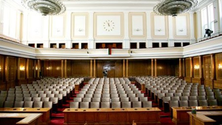 Избираме депутати за 43-ото НС, 25 кандидати се борят за едно място