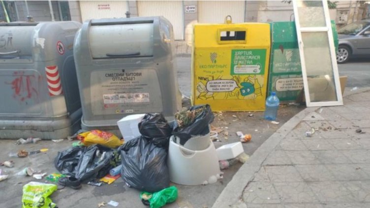 Пуснаха два допълнителни камиона за боклук през лятото във Варна