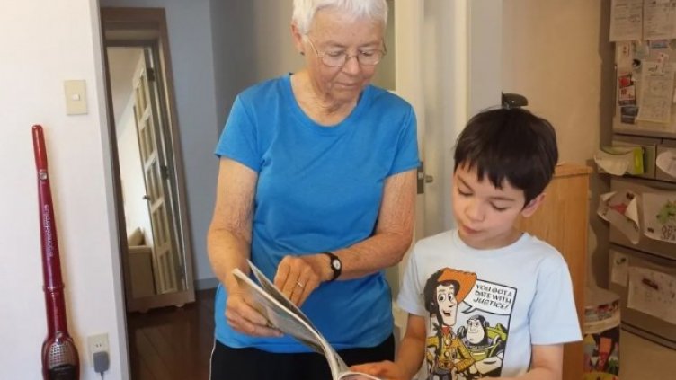 Пуснаха платформа за наемане на баби за гледане на деца