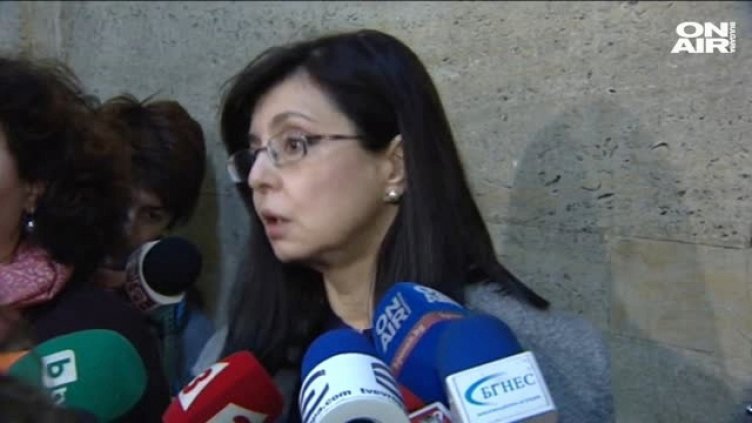 Кунева: Няма да се намаляват парите за висшето образование и университетите  