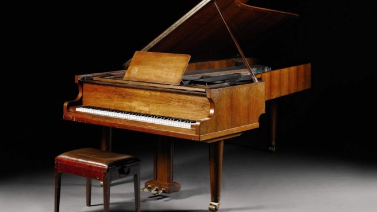 Искат 1,2 млн. долара за пианото на легендарните на АББА