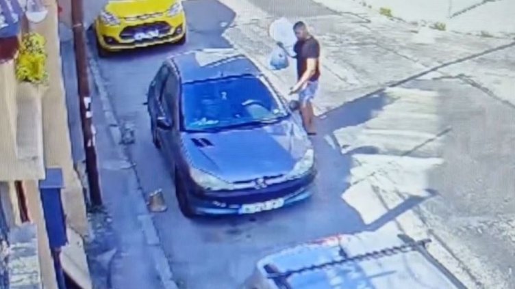 Мъже шарят из Варна, пробват да отворят чужда кола в "Трошево"