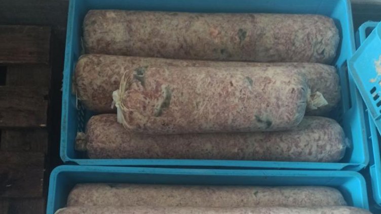 Разкриха незаконна месарница, бълвала мръвки край Варна (СНИМКИ)