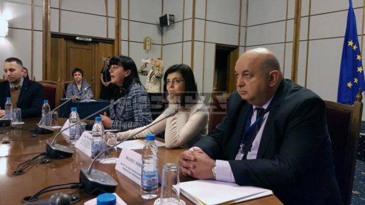 От училище са се отказали 2300 деца