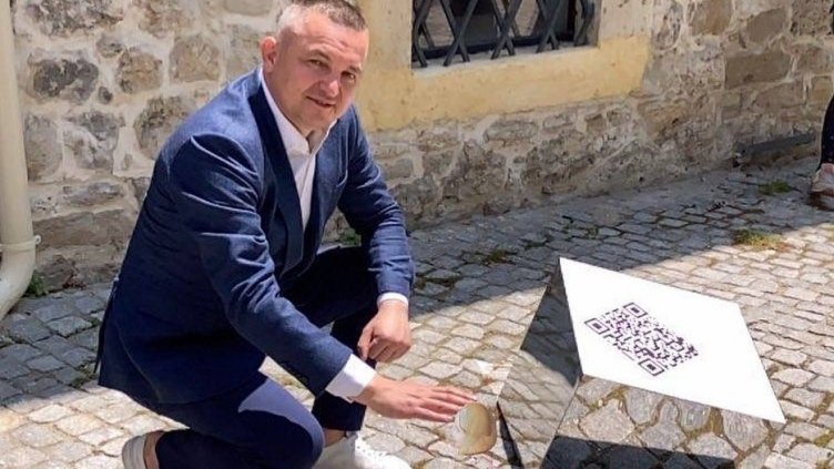 Портних гали дигитална котка