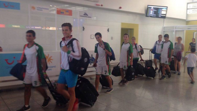 Децата, блокирани в Турция, се прибраха! (СНИМКИ)