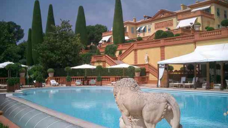 НАП проверява 300 души на минимална заплата със скъпо имущество