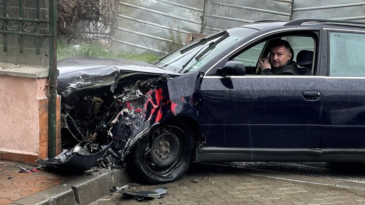 Пиян до козирката шофьор удари пешеходец. Хукна да бяга, но нацели стена (СНИМКИ)