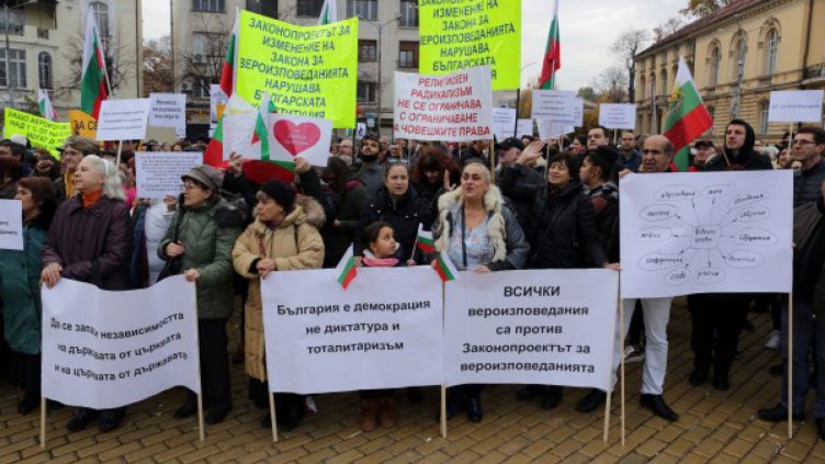 Протестите днес: За доходите ни, за чист въздух, за закони...