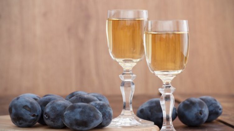 Удрят ракиджиите по джоба, варят до Нова година