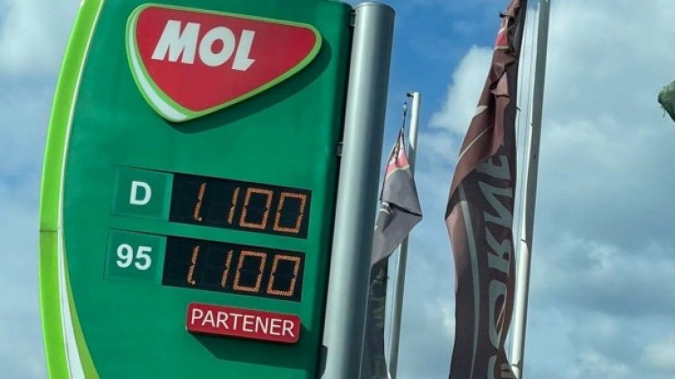 Едно табло с цени, една снимка и... хаос по бензиностанциите в Румъния