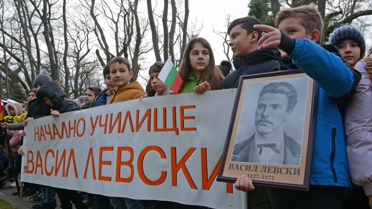 Варна почете паметта на Васил Левски (СНИМКИ)