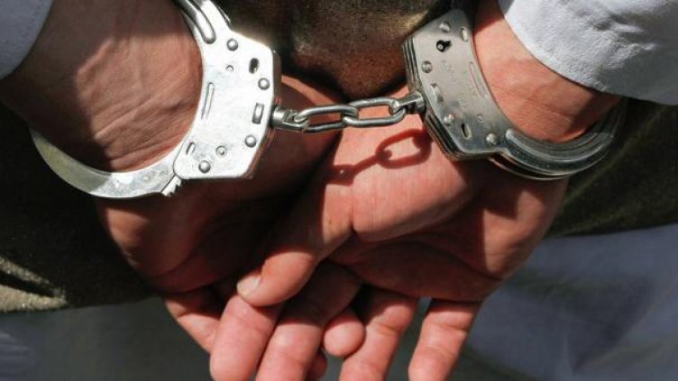 Разследвани за производство и разпространение на наркотици остават в ареста