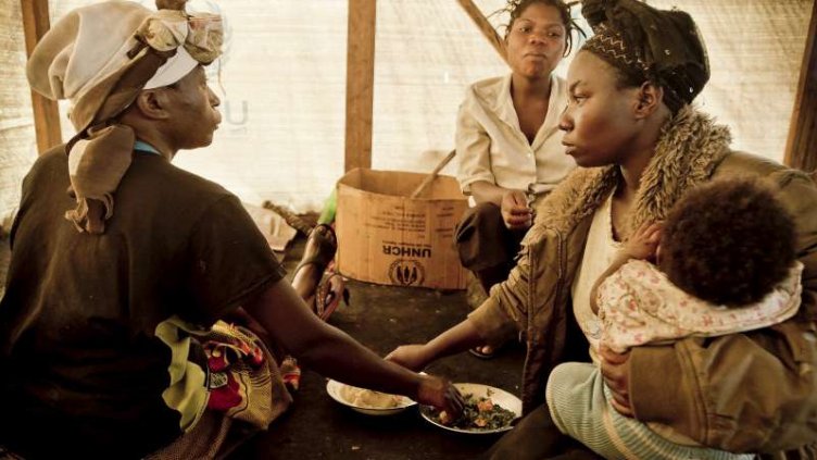 Здравни работници редовно изнасилвали жени по време на епидемията в Конго 