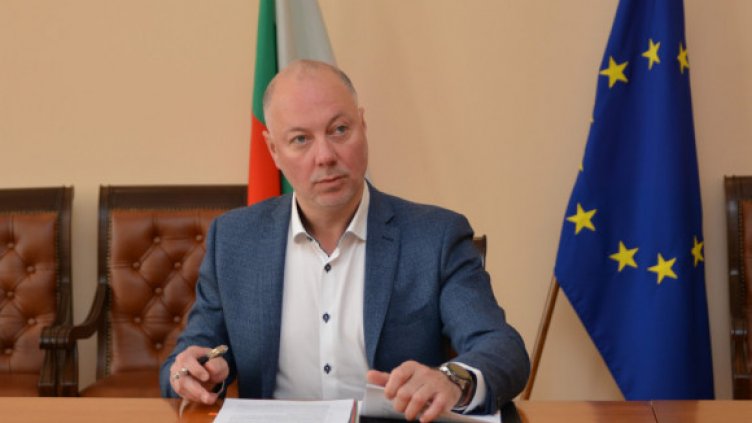 Министър Желязков подписа анекса за концесията на Летище София