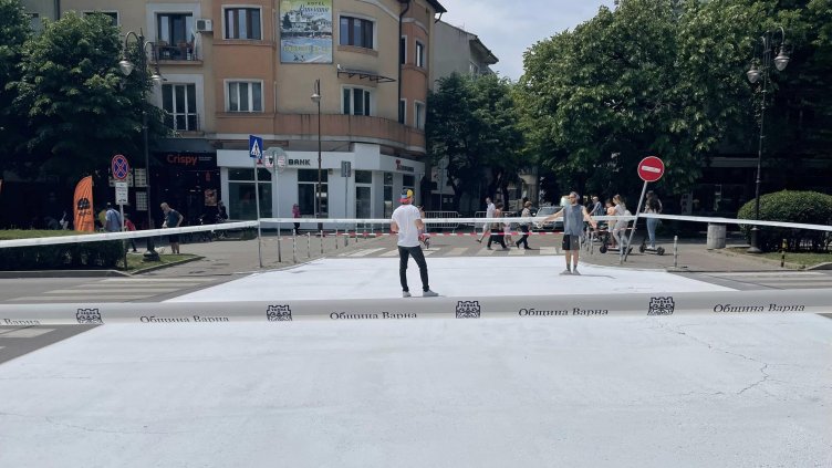 Част от центъра на Варна остава затворен за коли и днес