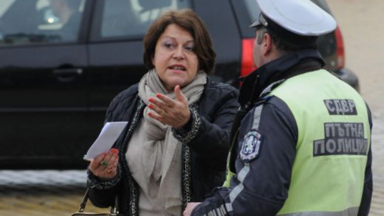 Вдигнаха колата на Татяна Дончева пред парламента