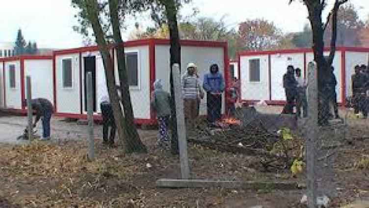 Мигрантите в Харманли окупираха лагера